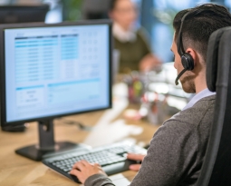 Révolutionner les enquêtes de satisfaction client : Le pouvoir de l’interaction humaine